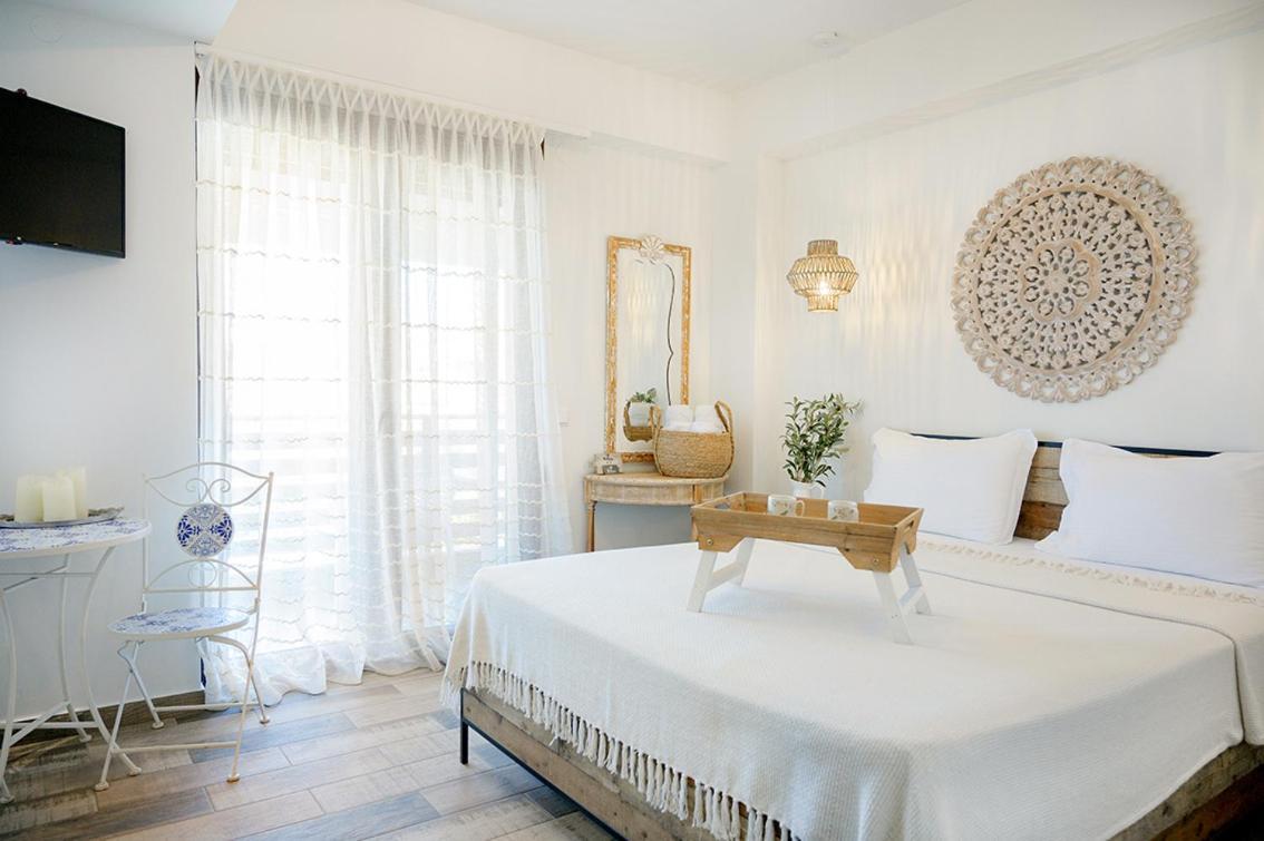 Meltemi Luxury Apartments Nea Roda Exterior photo